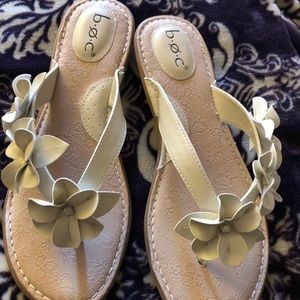 B.o.c. Sandals worn 1x —. Condition excellent! Size 10
